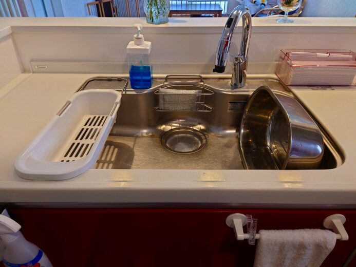 浄水器：浄水機能付シャワー水栓は、浄水器ごと蛇口が引き出せるから、ポットやお鍋などに浄水を注ぐときやシンクを洗う時に便利です♪